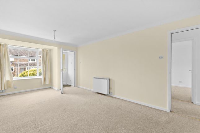 27, Hillary Close, Aylesbury photo 5