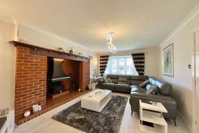 27 Renaissance Way, Crewe photo 3