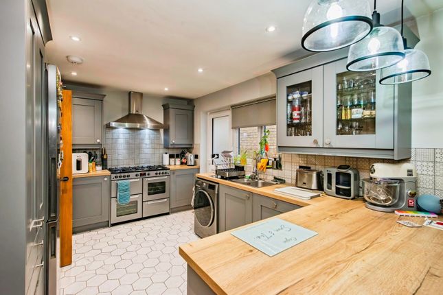 9, Bron Y Glyn Estate, Carmarthen photo 3