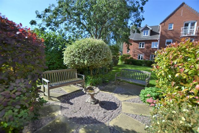 46 Lovell Court Parkway, Crewe photo 4