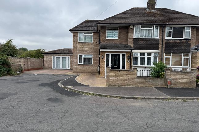 36, Broughton Avenue, Luton photo 2
