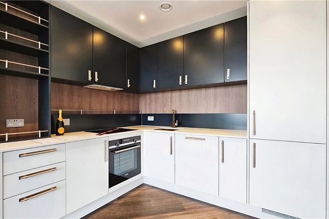 Flat 84, Lily House, 2, Eden Grove, Surrey photo 3