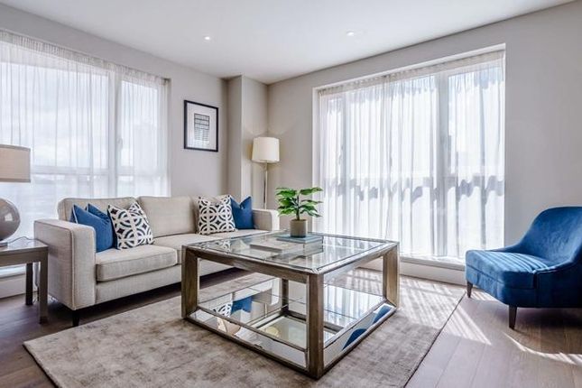 Thumbnail Flat to rent in Circus Apartments, Westferry Circus, Canary Wharf, London