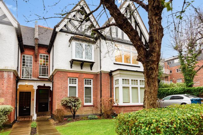 Flat to rent in Roxborough Park, Harrow-On-The-Hill, Harrow
