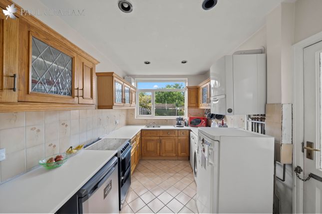39, Tharp Road, Wallington photo 4