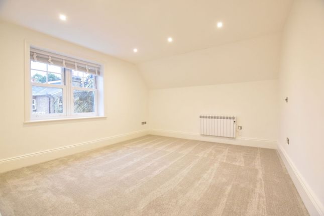 Apt 4, Station House, Ashtead photo 4