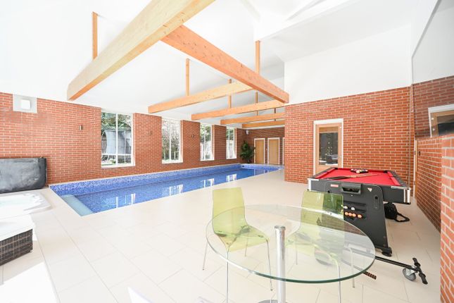 19, Avon Castle Drive, Ringwood photo 3
