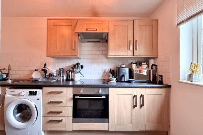 Flat 4, Limetree House, London photo 5