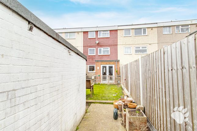 Town house for sale in Beehive Lane, Basildon