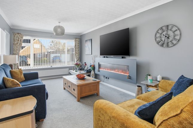 26, Sutcliffe Drive, Harbury photo 2