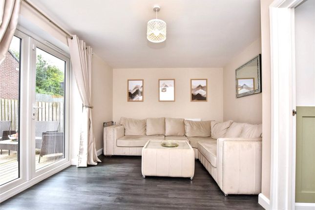 58, Round Hill Road, West Yorkshire photo 2