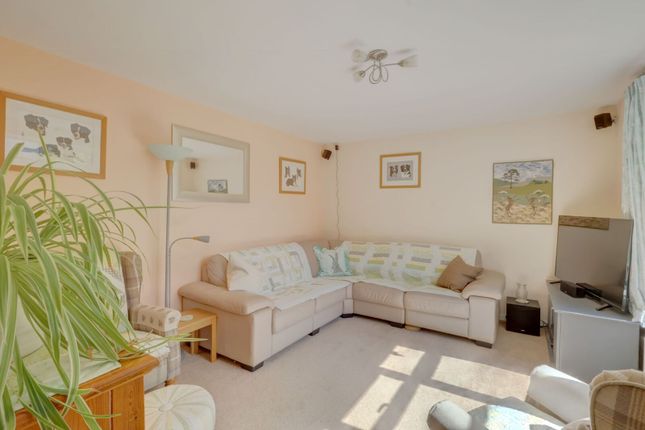 1, Woodfield Road, Buckinghamshire photo 4