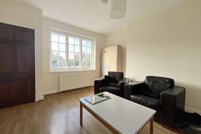 Flat to rent in Old Oak Common Lane, London