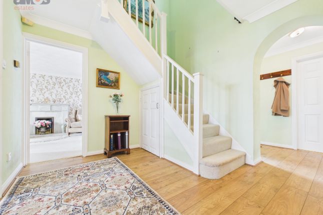 6 Galleydene, Hadleigh, Essex photo 4