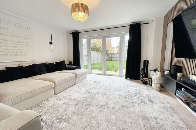 9. Hawthorn Way, Manchester photo 2