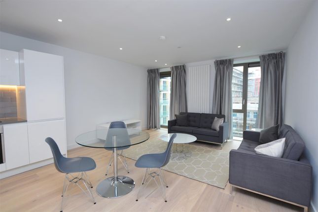 Flat to rent in Laker House, Royal Docks
