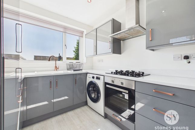 16 Oakwood Avenue, Blackburn photo 3