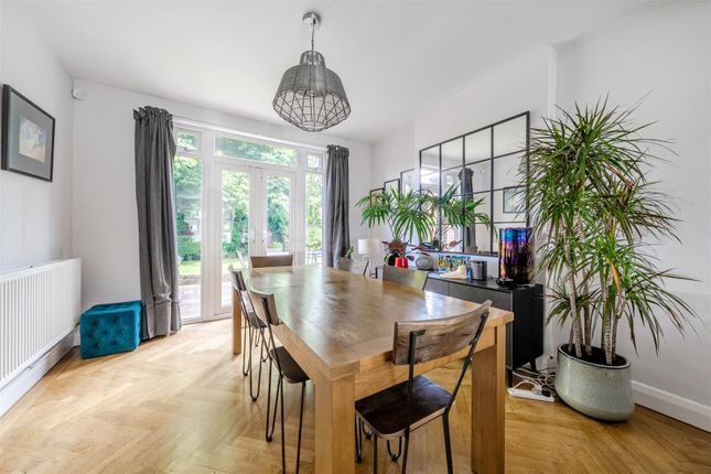 27, Cherry Orchard, West Drayton photo 3