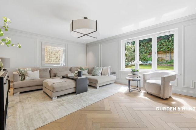 54 Ollards Grove, Loughton photo 2