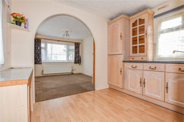 67, Grovelands Park, Wokingham photo 4