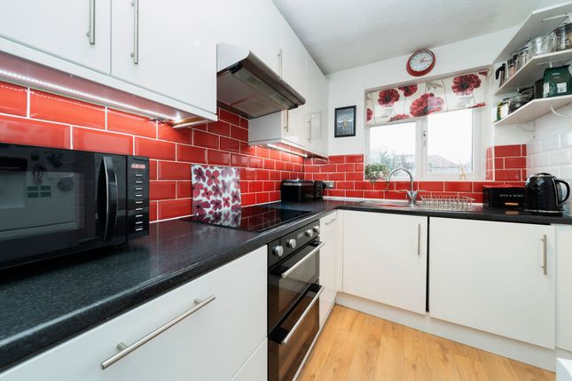 96 Beverley Road, Ruislip photo 3