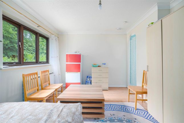 Flat 24, 16, Cornish Court, Bridlington Road, London photo 3