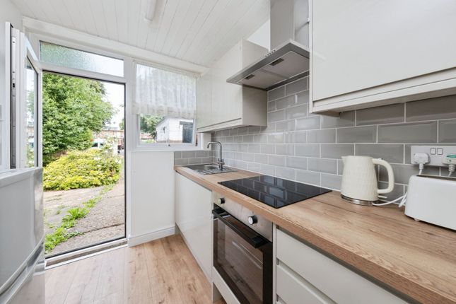 5, Sandringham Place, Milton Keynes photo 4