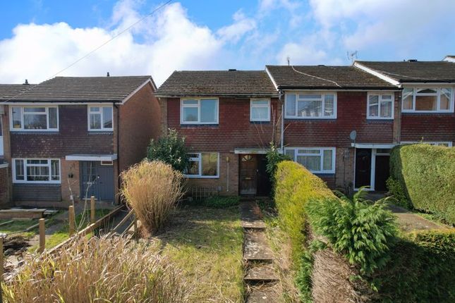End terrace house to rent in Blackheath Road, Farnham