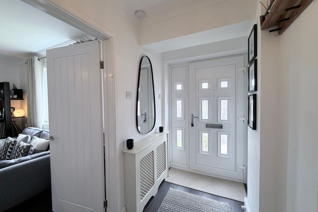14 Hilltop Avenue, Pontypridd photo 3