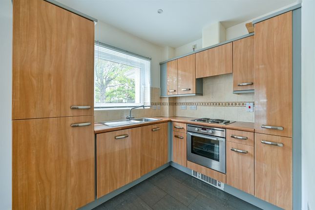 6, Meadow Way, Caversham, Reading photo 3