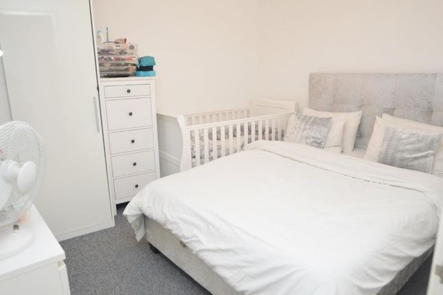 Thumbnail Flat to rent in Willow Court, Meadfield Road, Langley, Berkshire