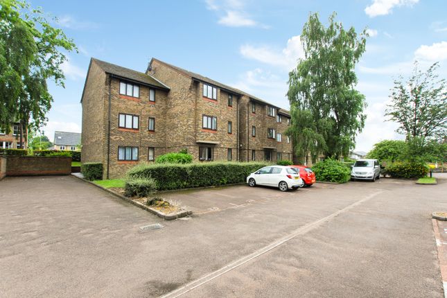 Thumbnail Flat for sale in Chiltern View Road, Cowley, Uxbridge
