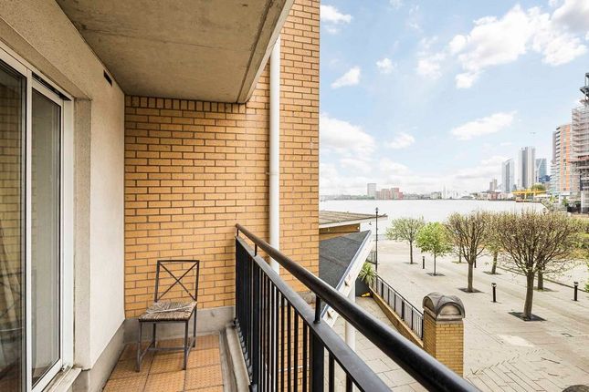 Flat for sale in Studley Court, Docklands, London