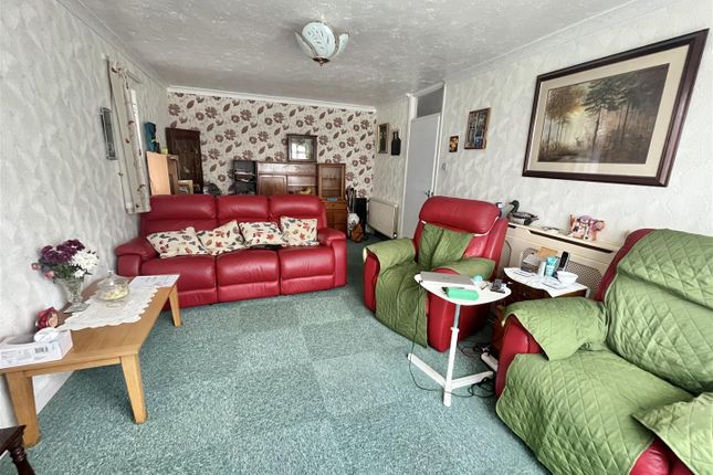 9, Ladbrooke Road, Great Clacton photo 4