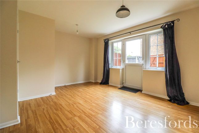 4, Little Pasture Close, Essex photo 4