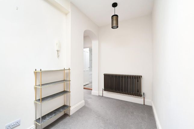 Flat to rent in Adelaide Crescent, Hove