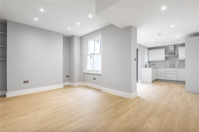 Flat to rent in Edbrooke Road, London