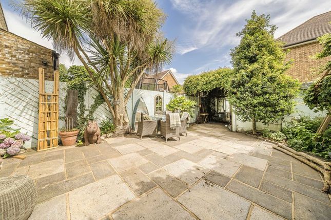 122, Percy Road, Hampton photo 4