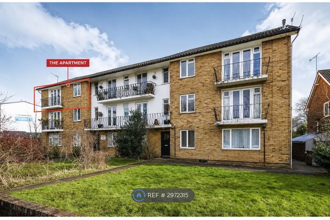 Flat, Downside Court Nutfield Road, Redhill photo 2