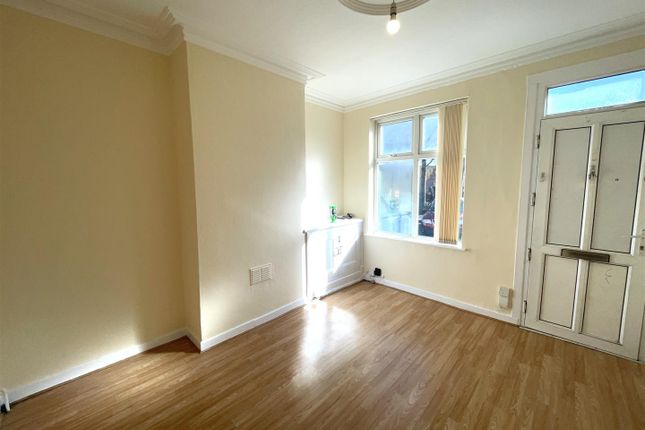 Terraced house to rent in Cedar Road, Leicester