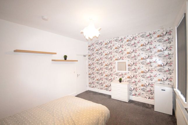 Room 2, 12 Baywood Street, Manchester photo 3
