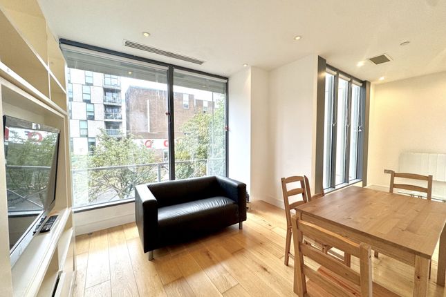 Flat 188, Trinity Square, Hounslow photo 3