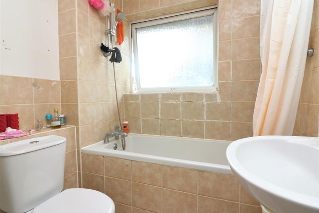 46, Sheerwater Road, London photo 5