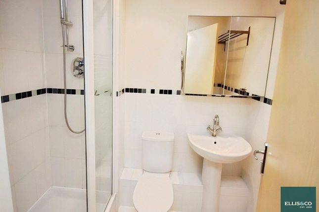 10, Milligan Lodge, London photo 3