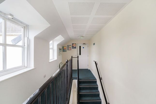 45 Clarendon Gardens, Bolton photo 4