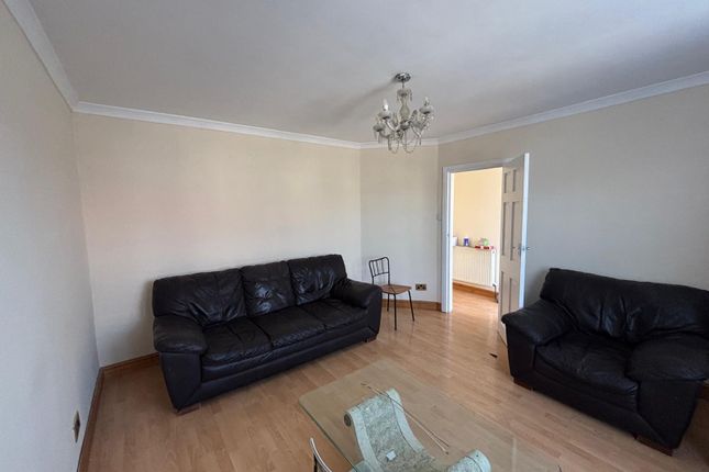 00, Blundell Road, Edgware photo 2
