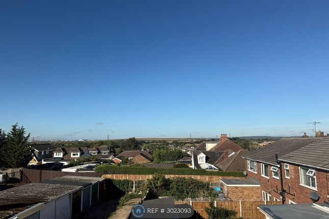 2-bed flat on A High Road, Benfleet, £1,100/mo