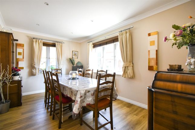 20, Athoke Croft, Hampshire photo 3