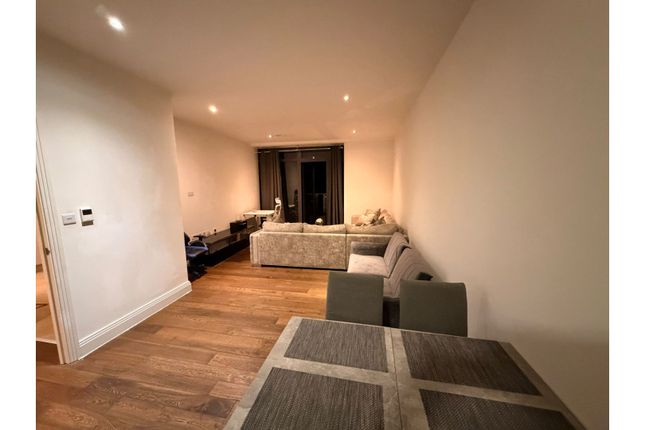Flat 58 Jessop Court, 2 Brindley Place, Uxbridge photo 3