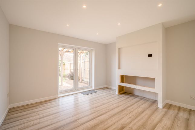 4, Park Court, Undy, Caldicot photo 3
